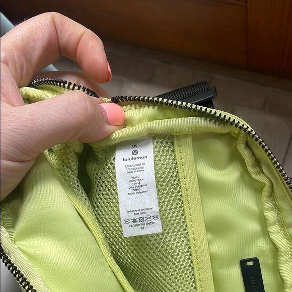 Lululemon Everywhere Lemon Lime Green Belt Bag Crossbody - Picture 13 of 15